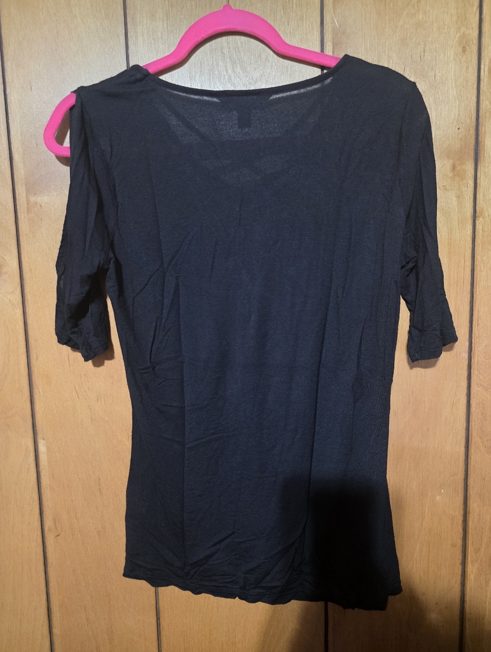 Rock & Republic Black Cold-Shoulder V-Neck Top with Crisscross Strap- Size Large - Picture 4 of 4
